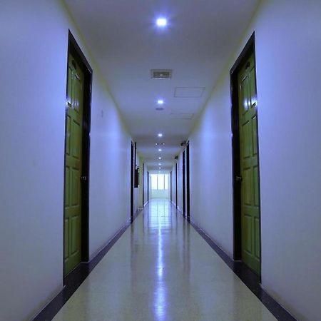 King & Queen Hotel Монива Екстериор снимка