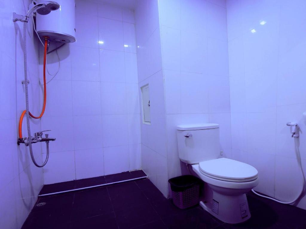 King & Queen Hotel Монива Екстериор снимка