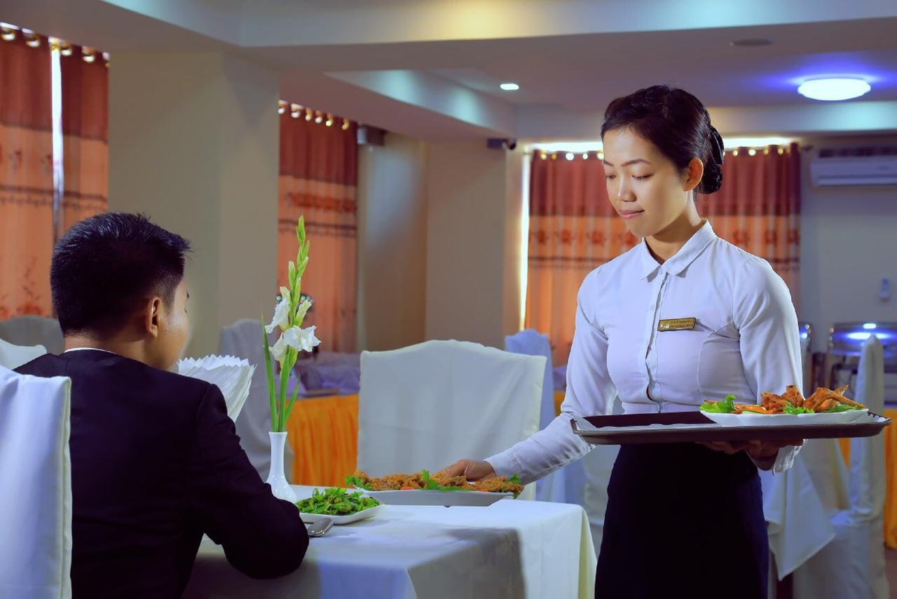 King & Queen Hotel Монива Екстериор снимка
