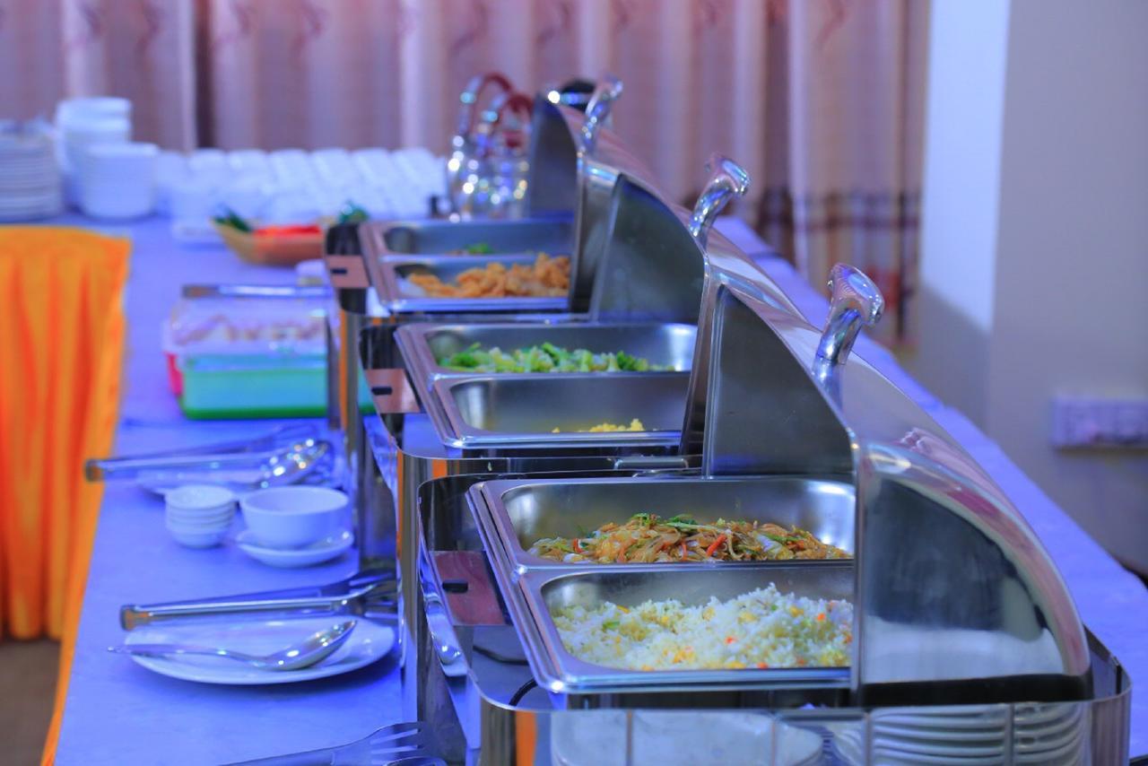 King & Queen Hotel Монива Екстериор снимка