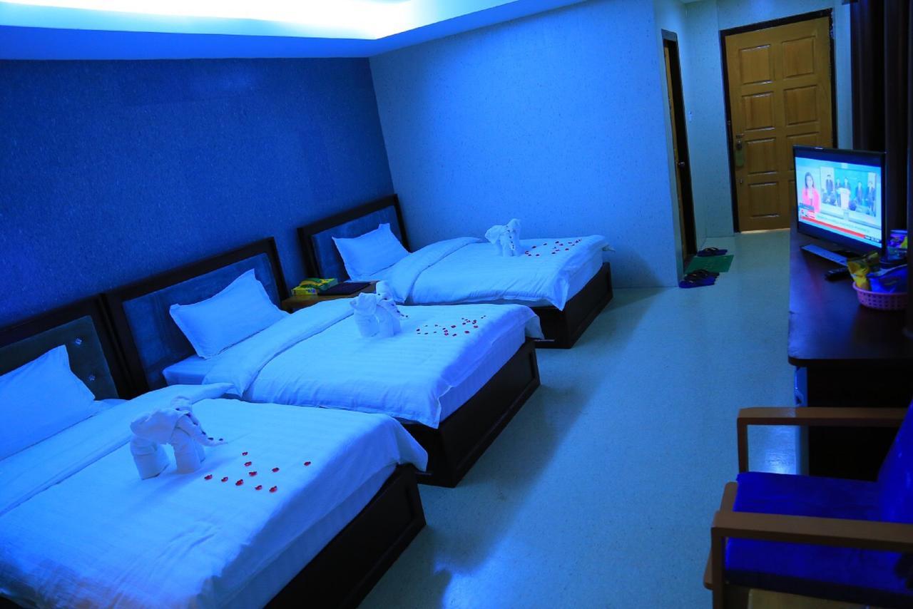 King & Queen Hotel Монива Екстериор снимка